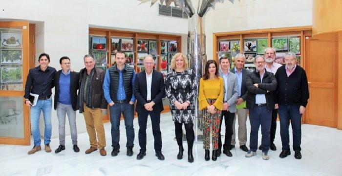 Agricultura mantiene un encuentro con las Organizaciones de Productores de Frutas y Hortalizas de la Costa Tropical.jpg