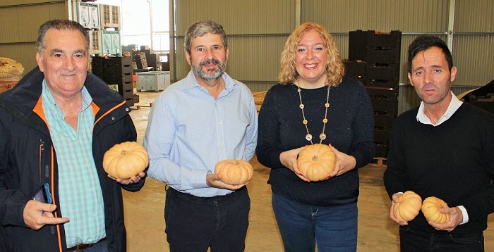 Almón yEscámez visitan Frutos Los Pisaos, empresa motrileña referente en productos hortofrutícolas ecológicos.jpg