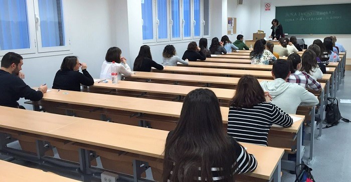 Cerca de 8.200 candidatos se examinan hoy para lograr plaza fija en los centros públicos del SAS.jpg