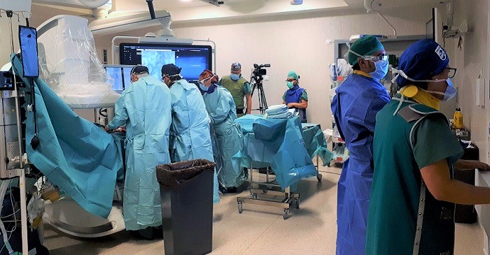 Dos intervenciones en Granada de cirugía vascular son retransmitidas en directo para Madrid, Berlín y Chicago.jpg