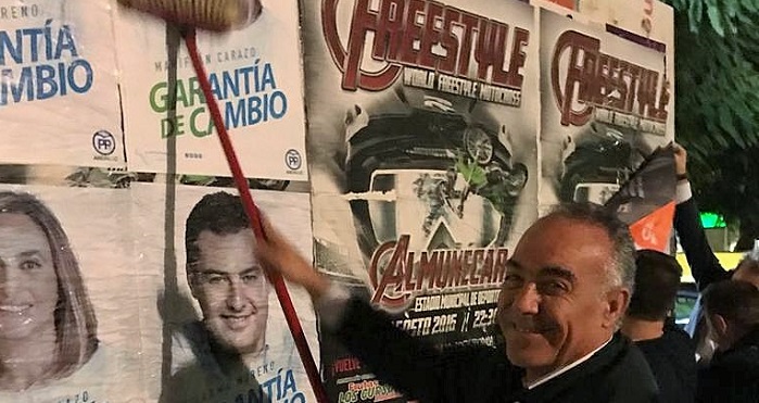 Gustavo Aybar en el inicio de la campaña para las andaluzas en Salobreña..jpg