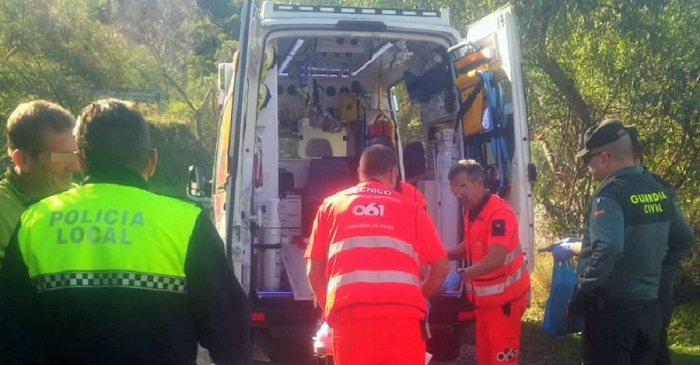 Herido grave un hombre de 81 años al caerse de un granado en Almuñécar