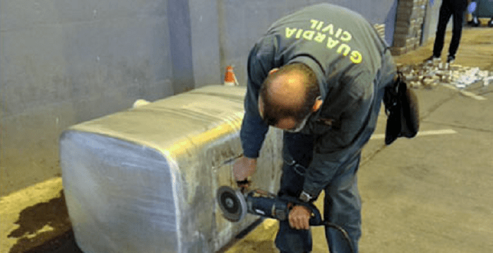 La Guardia Civil de Granada localiza 3 dobles fondos con 728 kilos de hachís en un camión procedente de Marruecos.png