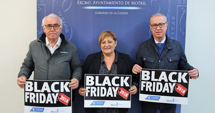 Los comercios de Motril ya lucen en sus escaparates las ofertas especiales del Black Friday.jpg