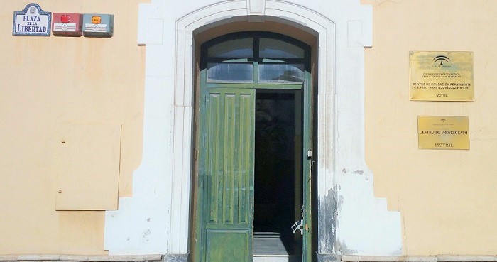 Motril acoge una charla sobre ‘Nociones básicas de consumo - Cláusulas abusivas en la contratación bancaria'.jpg