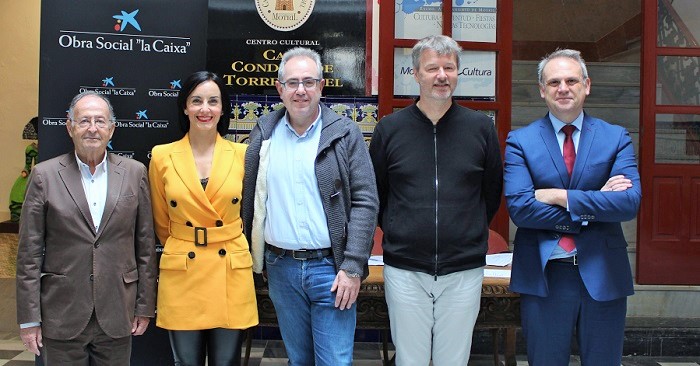 Motril_Foto de familia durante la presentación del concierto de la OCG.jpg