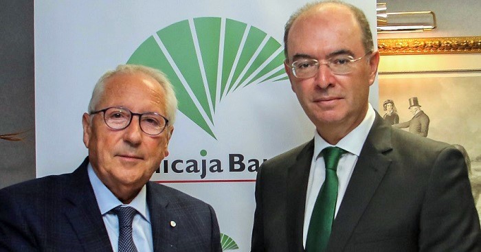 Unicaja Banco renueva su convenio con la Asociación Española de Productores de Frutas Tropicales.jpg