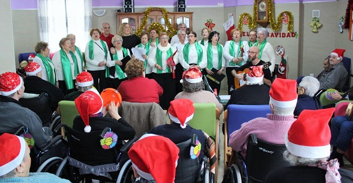 Flor Almón y Gregorio Morales visitan las residencias de San Luis, Nueva Vida y Costa Nevada