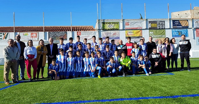Vélez de Benaudalla recibe el apoyo de la Junta para poner en marcha su nuevo campo de fútbol de césped artificial.jpg