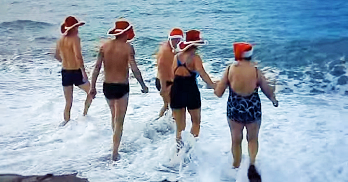 Un grupo de escandinavos recibe el año con un baño en la playa de San Cristóbal (2).png