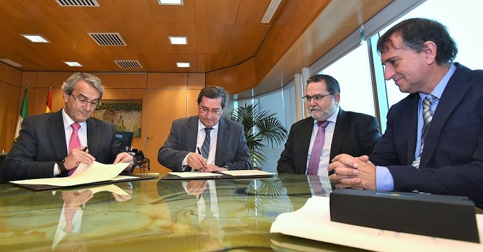 Diputación y Caja Rural cierran un acuerdo para acabar con la exclusión financiera en 34 municipios.jpg