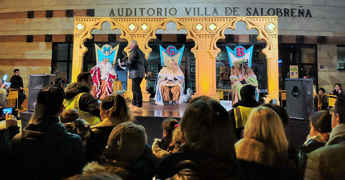 Entrega a Sus Majestades los Reyes Magos de Oriente de la llave mágica que abre todas las puertas de Salobreña.png