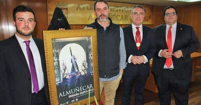 Una fotografía del Nazareno a la salida de la Encarnación cartel oficial de la Semana Santa de Almuñécar 2019.jpg