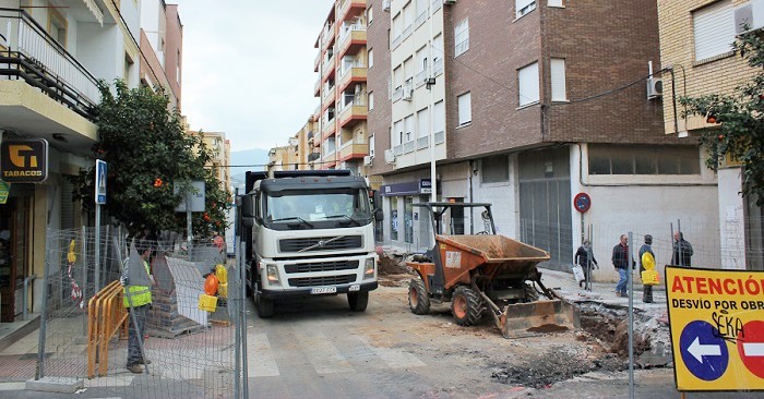 El avance de las obras en la calle Ancha de Motril obliga a cortarla al tráfico.jpg