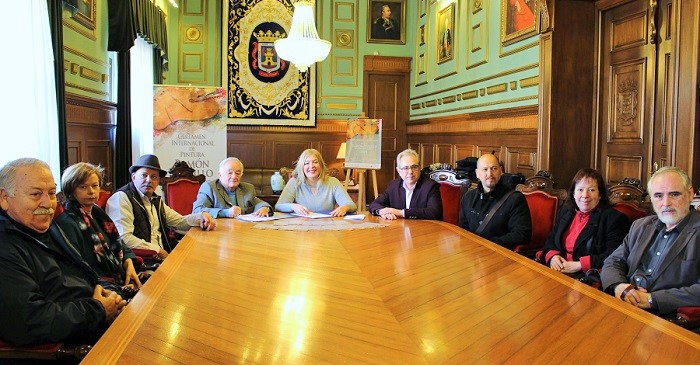 Firmado el convenio para el VIII Certamen Internacional de Pintura Ramón Portillo.jpg