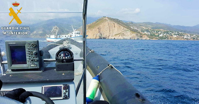 La Guardia Civil de Motril sorprende a un pesquero malagueño faenando en el Paraje Natural de Maro-Cerro Gordo.png