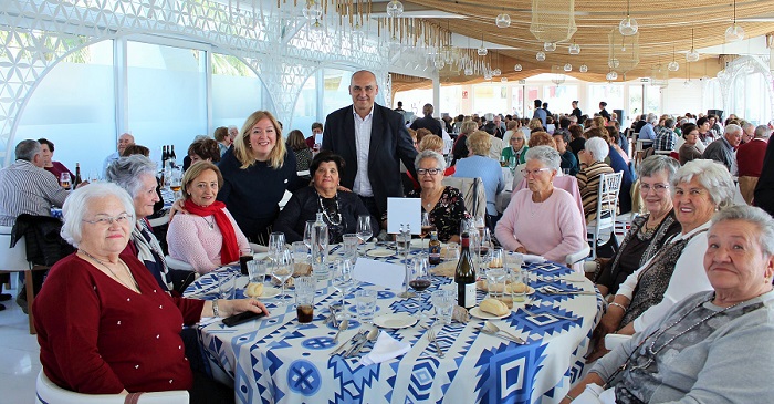 300 personas mayores de Motril y Maracena comparten una jornada de convivencia.jpg