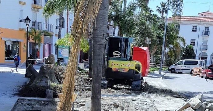 Comienza la remodelación de las isletas de la avenida García Lorca de Salobreña.jpg