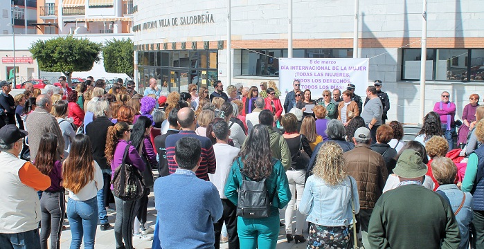 Concentración y huelga feminista en Salobreña
