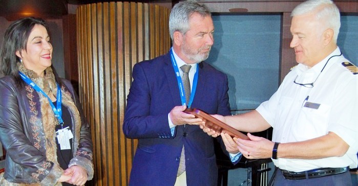 El crucero Berlín atraca en el Puerto de Motril con 320 pasajeros.jpg