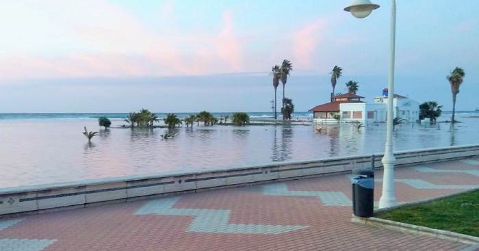 Playa de Poniente de Motril inundada.jpg