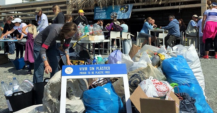 Playa Patrol lleva a cabo la limpieza simultánea de varias playas sexitanas.jpg