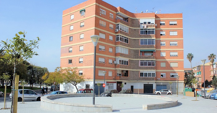Plaza reformada en el barrio de La Fabriquilla de Motril, calle Doctor Tercedor, gracias al PFEA.jpg