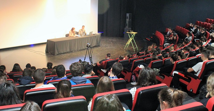 Se presenta en Salobreña el libro 'La lucha contra la violencia de género. Vivencias de un policía'.jpg