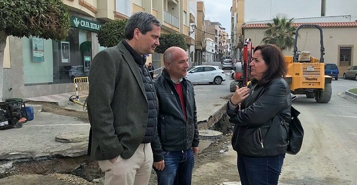 Sergio García visita las obras que Mancomunidad ejecuta en el paseo marítimo de La Rábita.jpg