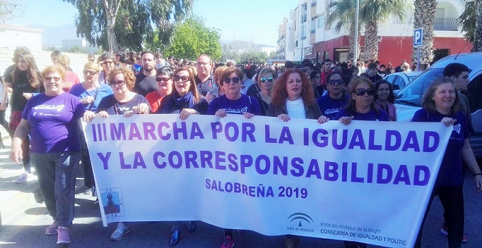 Una marcha reivindicativa y festiva clama en Salobreña por una sociedad igualitaria entre mujeres y hombres.jpg