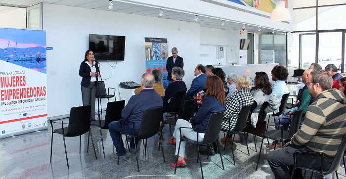 17 personas se forman en la creación de cooperativas para producir conservas ecológicas de pescado azul.jpg