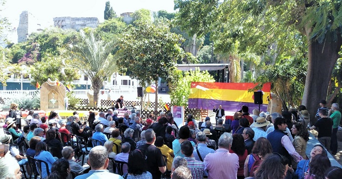 El Majuelo acogió un acto organizado por IU a favor de la III República.jpg