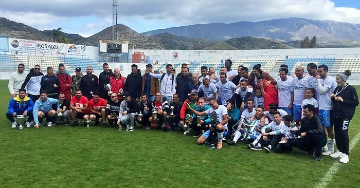 El Rayo Laracheno, campeón de la Liga de Veteranos de Fútbol de Motril.jpg