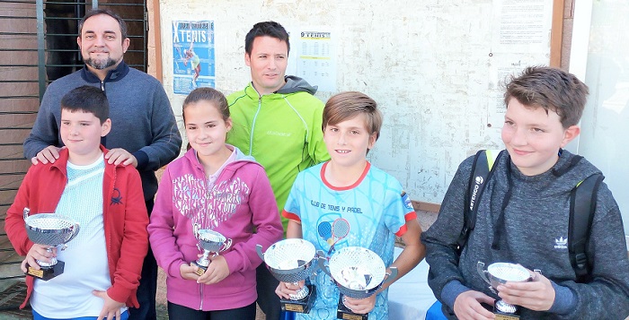 El X Circuito Municipal de Tenis de Motril pone de manifiesto el gran nivel de los jóvenes participantes