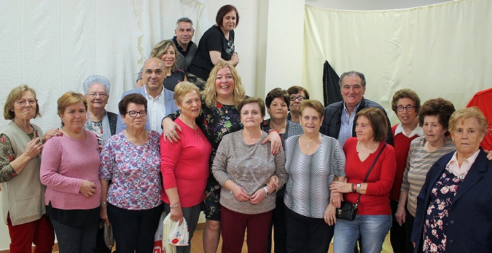 Flor Almón y Antonio Escámez en el Centro de Día de Mayores Andalucía de la calle Ancha donde se ha instalado el nuevo sistema de climatización.jpg