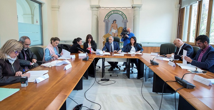 La Junta firma convenios de Programas de Tratamiento Familiar con la Diputación y nueve entidades locales.jpg