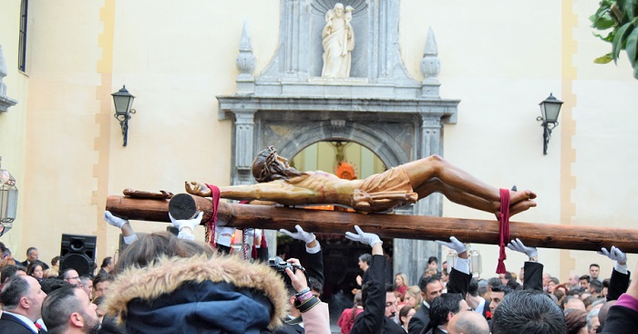 La lluvia impide que las Hermandades del Miércoles Santo terminen su recorrido en Motril.jpg