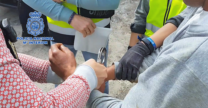 La Policía Nacional desmantela una red que secuestraba a MENAs traficados a España en pateras.png