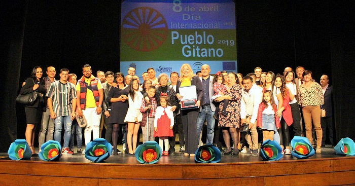 Motril conmemora el Día Internacional del Pueblo Gitano con un emotivo acto en el Teatro Calderón.jpg