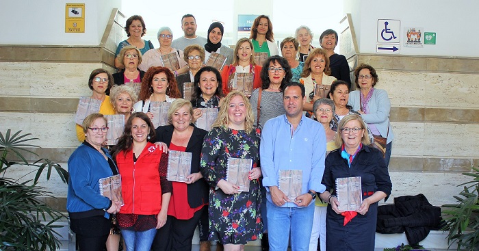 Presentación de la agenda de Igualdad en Motril con la alcaldesa y las representante sde las asociaciones.jpg