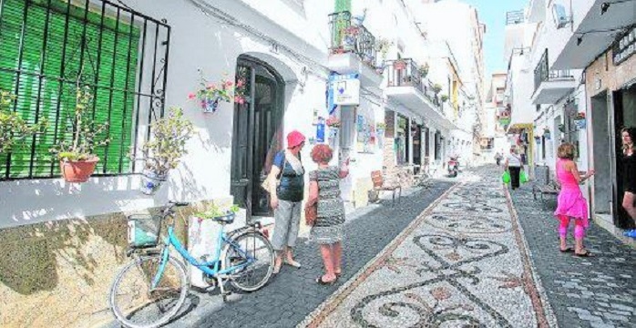 Calle tradicional en La Herradura.jpg