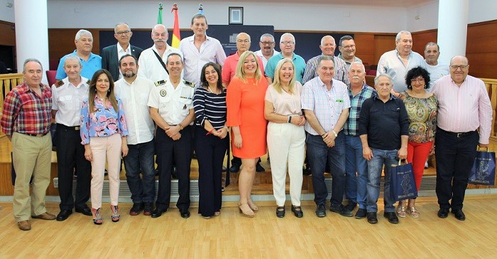 El Ayuntamiento de Motril reconoce a los funcionarios jubilados y a los que cumplen 25 años de servicio.jpg