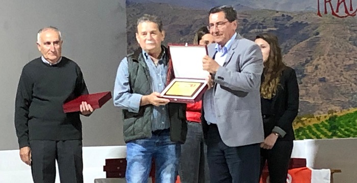 El PSOE rinde homenaje a sus alcaldes y concejales democráticos en Albondón.jpg