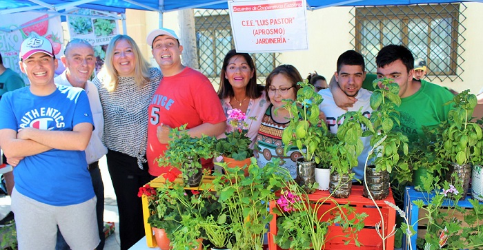 Flor Almón visita el Encuentro de Cooperativas Escolares.jpg