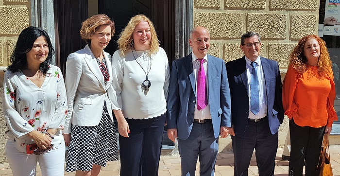 Isabel Oliver gira visita oficial a la Costa Tropical de Granada