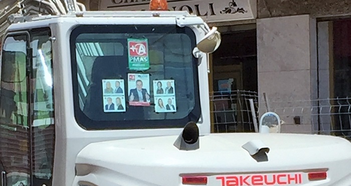 La Junta Electoral requiere a Antonio Escámez la retirada de propaganda electoral de las obras de la calle Ancha.jpg