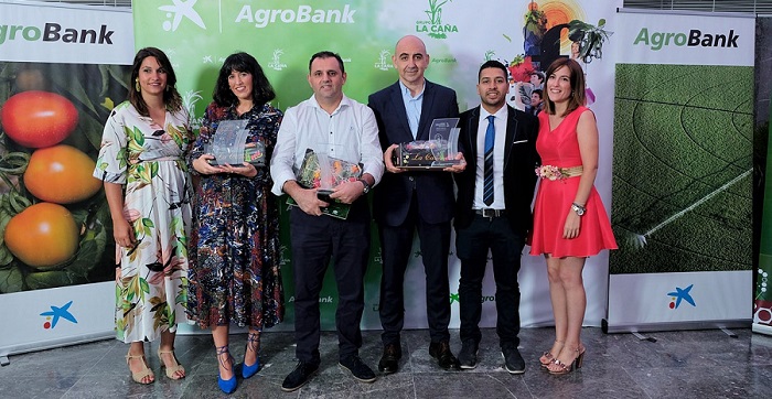 Convención anual de Grupo La Caña, agricultores en familia.jpg