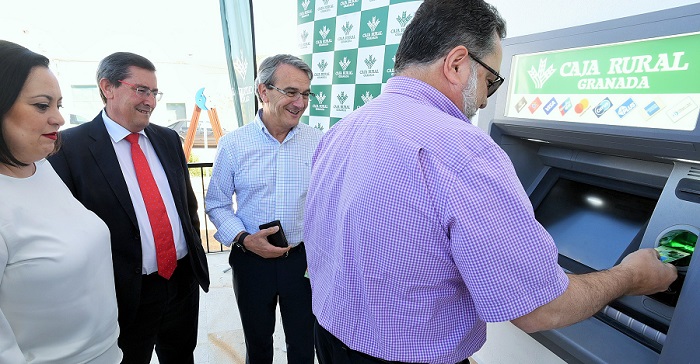 Diputación y Caja Rural han instalado ya cajeros en 12 municipios que no disponían de ningún servicio bancario