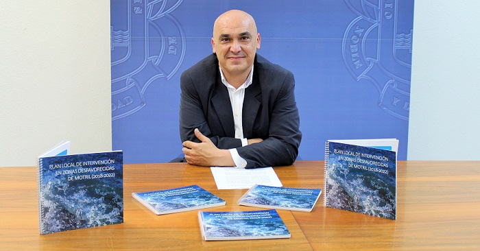 Gregorio Morales durante la presentación de la publicación del Plan Local de Zonas Desfavorecidas de Motril.jpg