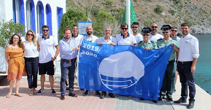 La Bandera Azul 2019 ya ondea en el puerto deportivo Marina del Este